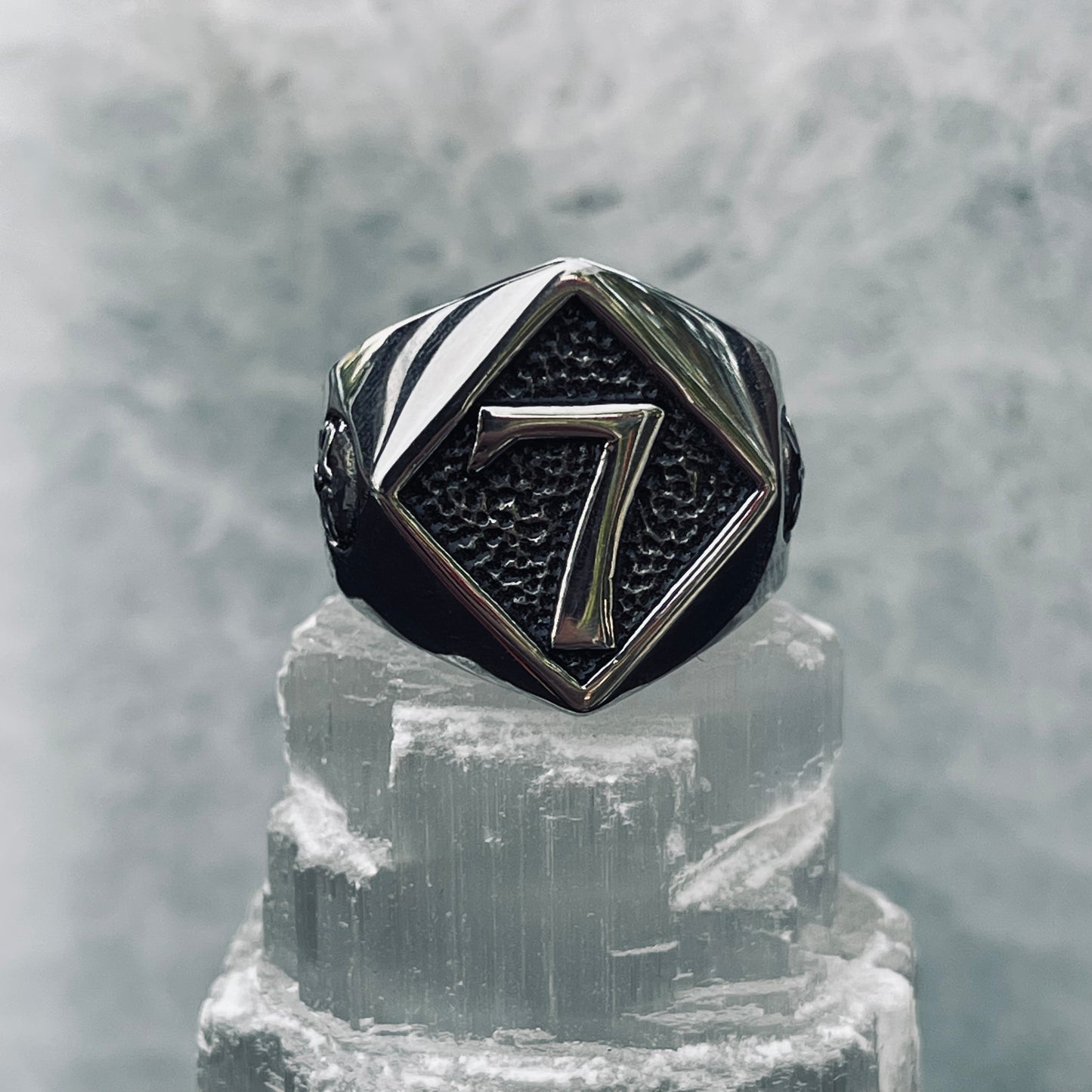 Lucky 7 Ring